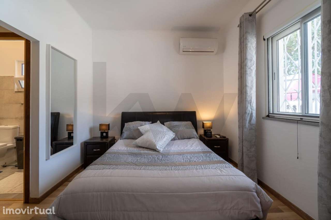 Moradia independente totalmente remodelada com piscina, localizada no - Grande imagem: 5/23