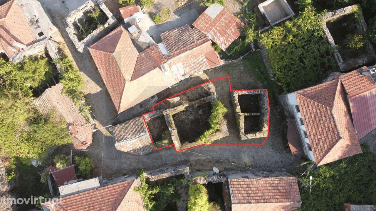 Oportunidade Única de Investimento: Ruína em Pedra em Vila Cova - Grande imagem: 2/15