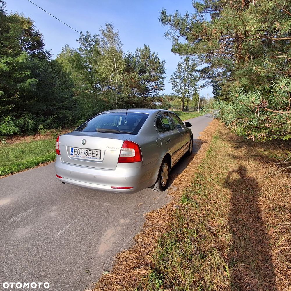Skoda Octavia 1.6 Ambiente - 5