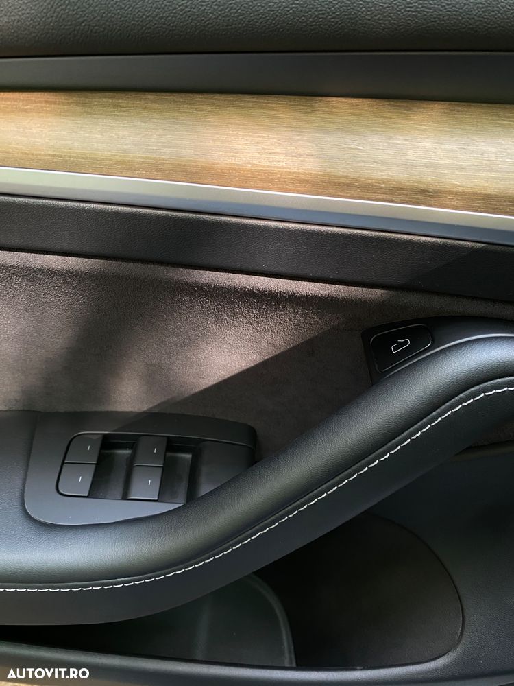Tesla Model 3 - 40