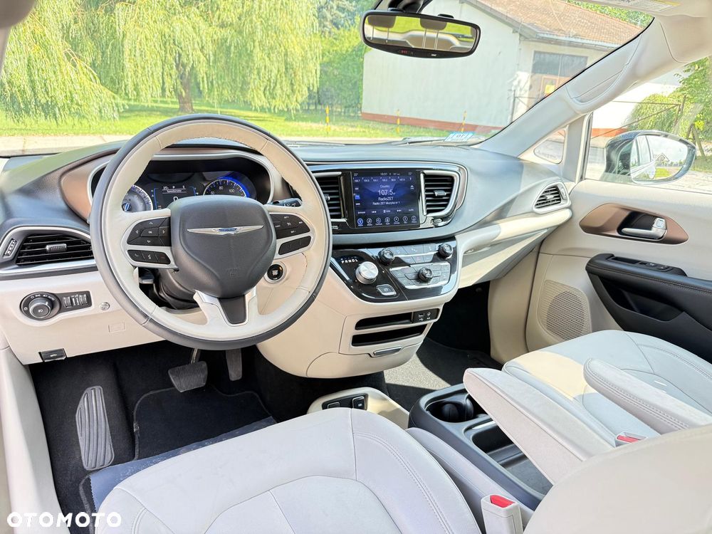 Chrysler Pacifica - 16