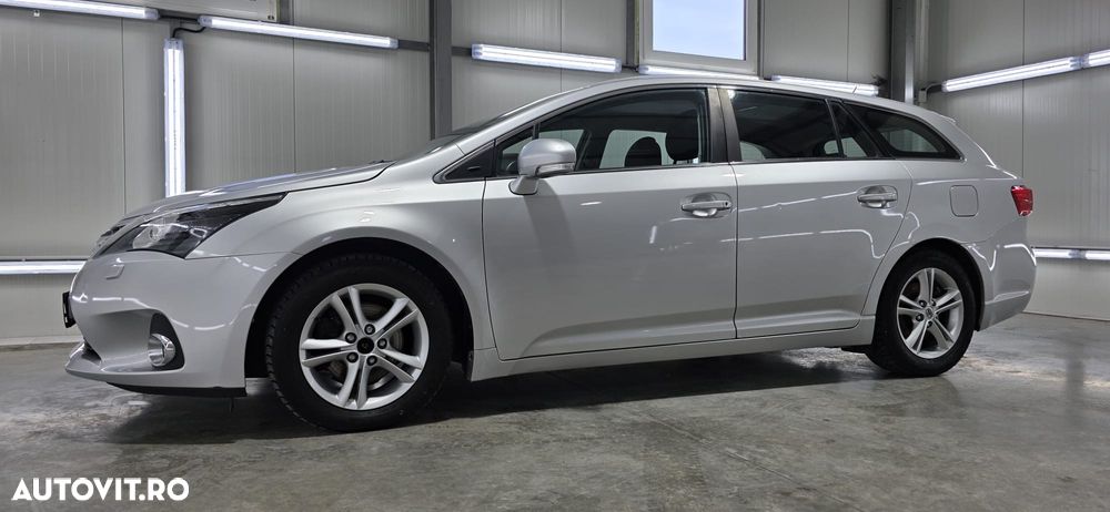 Toyota Avensis 2.0 D-4D - 10