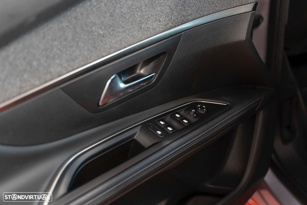 Peugeot 5008 BlueHDI 130 EAT8 Allure Pack - 27