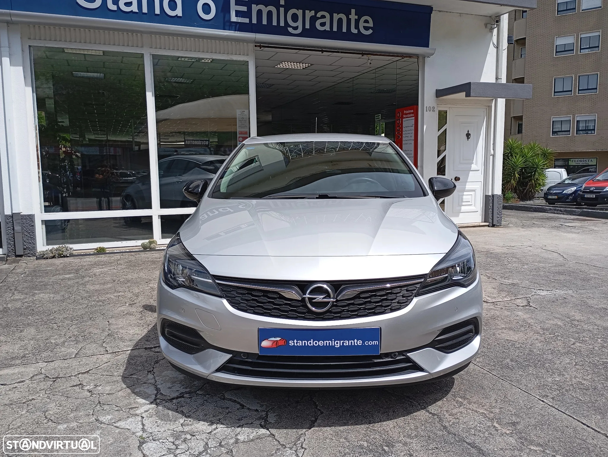 Opel Astra 1.2 T Elegance - 3