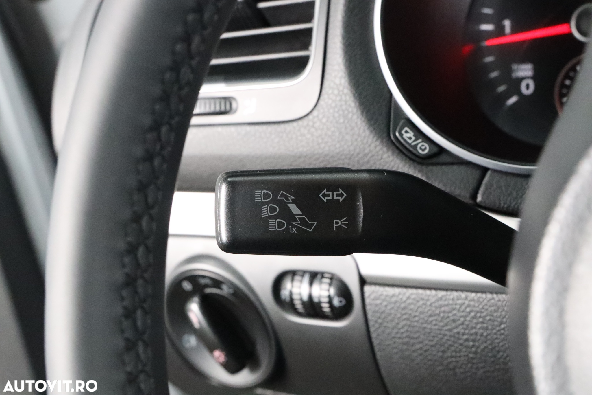 Volkswagen Golf 1.6 TDI BlueMotion Technology DPF Comfortline - 25
