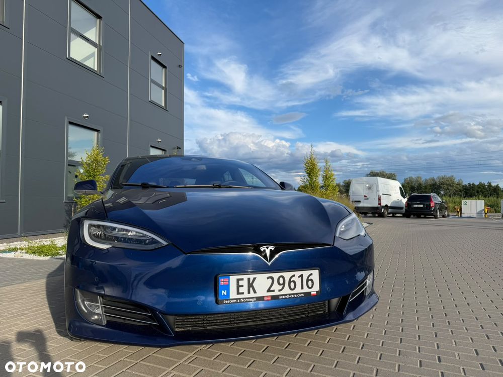 Tesla Model S - 9