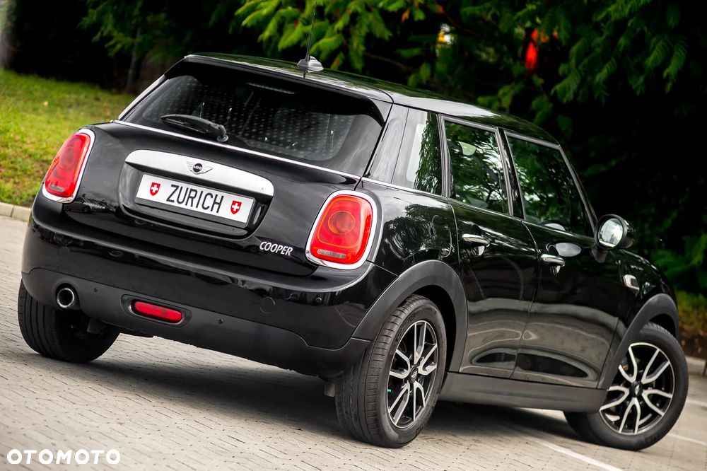 MINI Cooper Essential Trim - 4