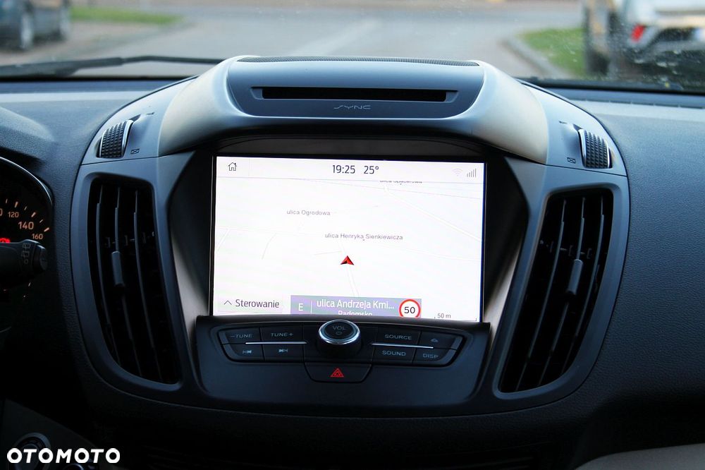 Ford Kuga 1.5 EcoBoost 2x4 Titanium - 16