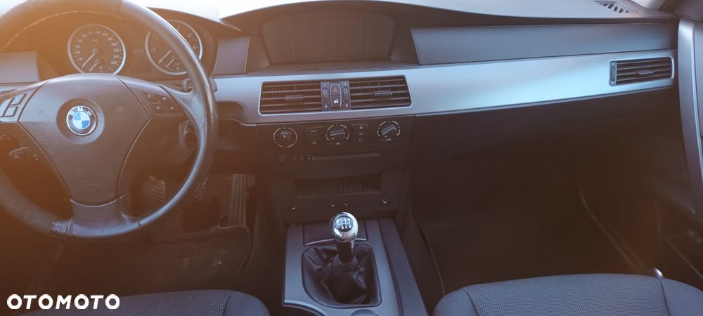 BMW Seria 5 520i - 8