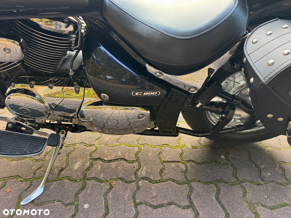 Suzuki Intruder - 14