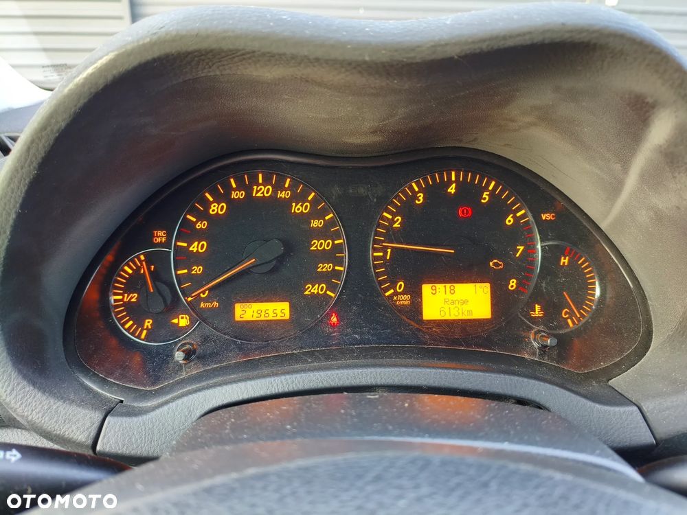 Toyota Avensis 1.8 VVT-i Luna - 11