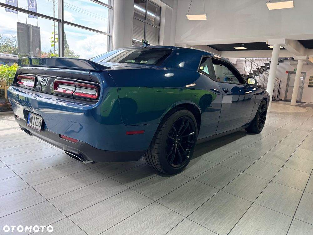 Dodge Challenger 5.7 R/T - 4