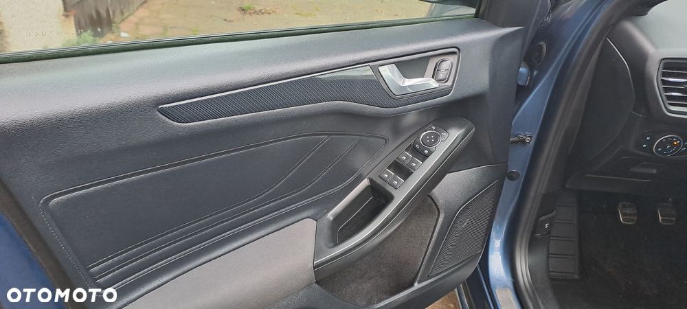 Ford Focus 1.5 EcoBlue Start-Stopp-System ST-LINE DESIGN - 14