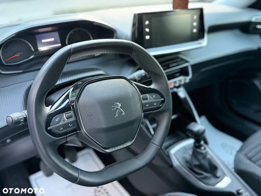 Peugeot 2008 1.2 PureTech Active S&S - 28