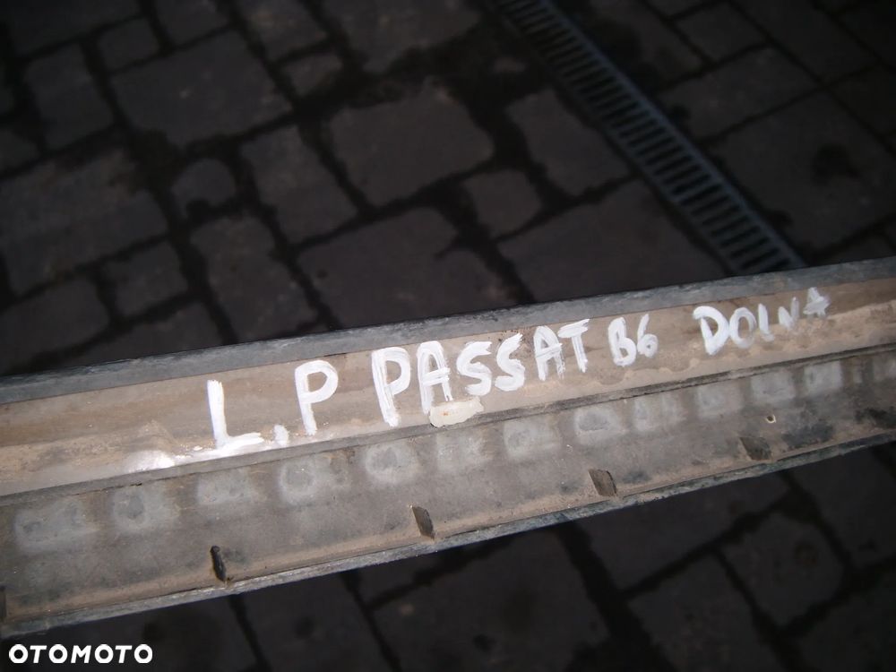 vw passat b6 listwa drzwi lewy przód dolna - 2