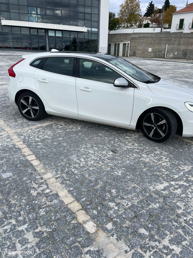 Volvo V40 2.0 D2 R-Design - 16