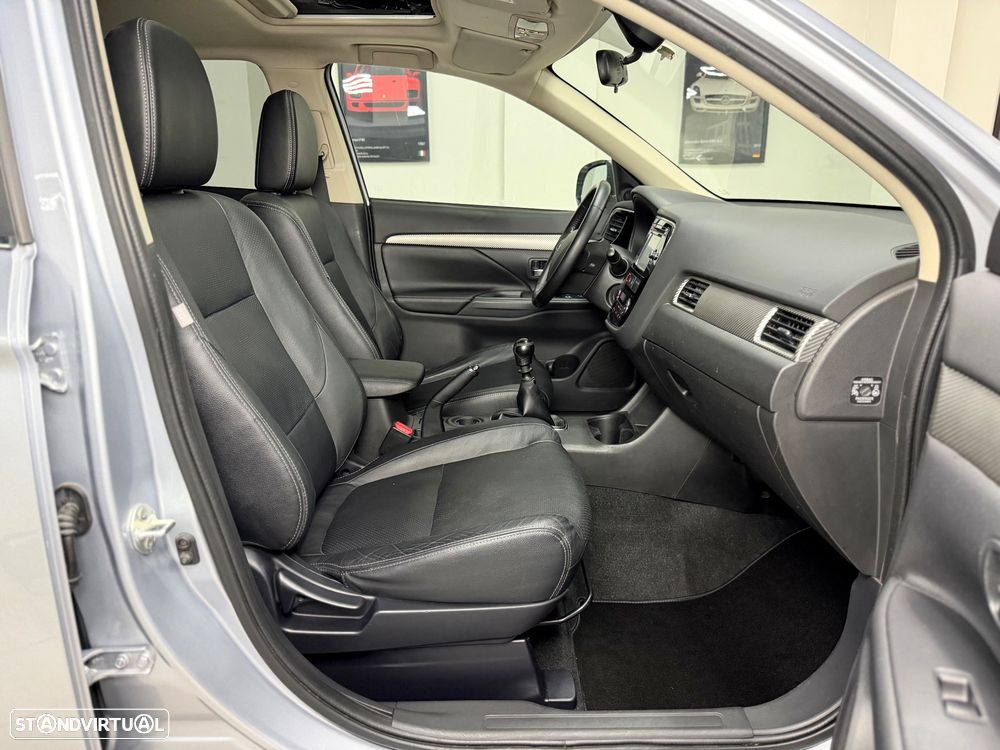 Mitsubishi Outlander 2.2 DI-D Intense - 24