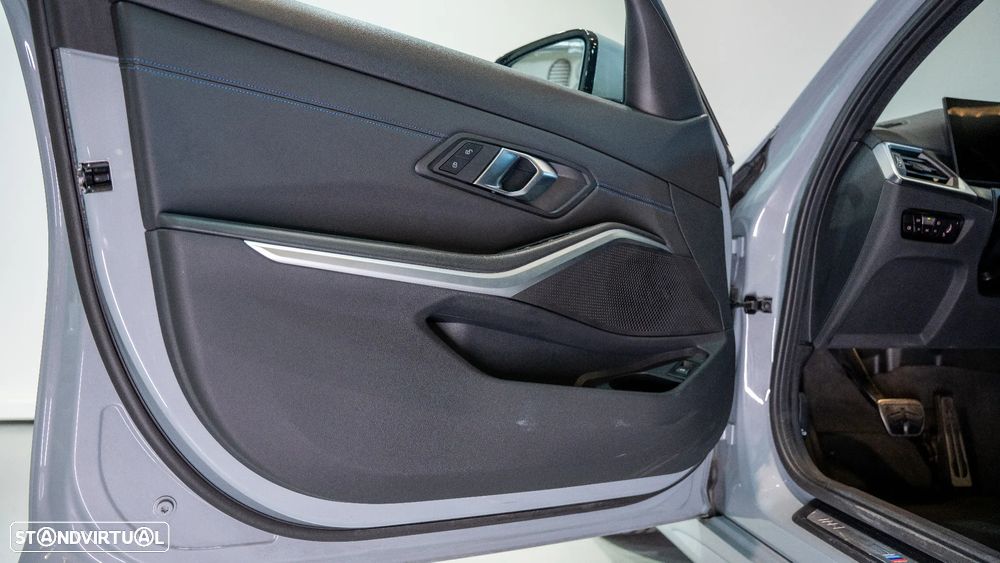 BMW 320 d Touring Pack Desportivo M Auto - 16