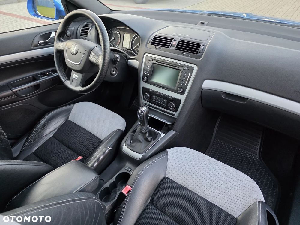 Skoda Octavia 2.0 TDI CR DPF RS - 18