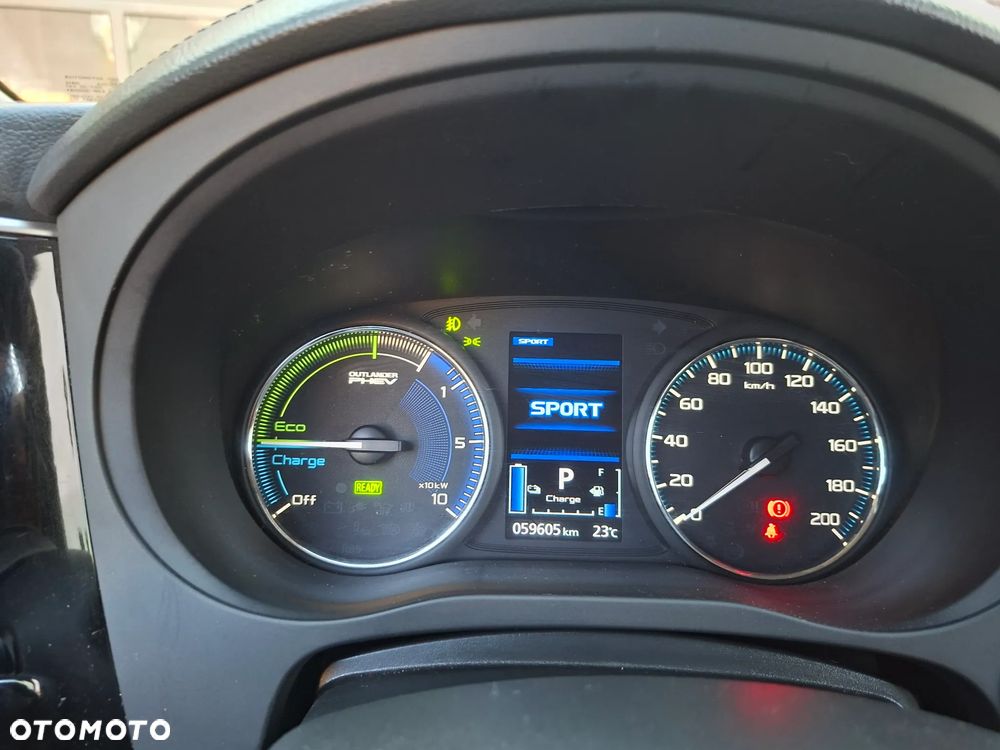 Mitsubishi Outlander Intense - 31