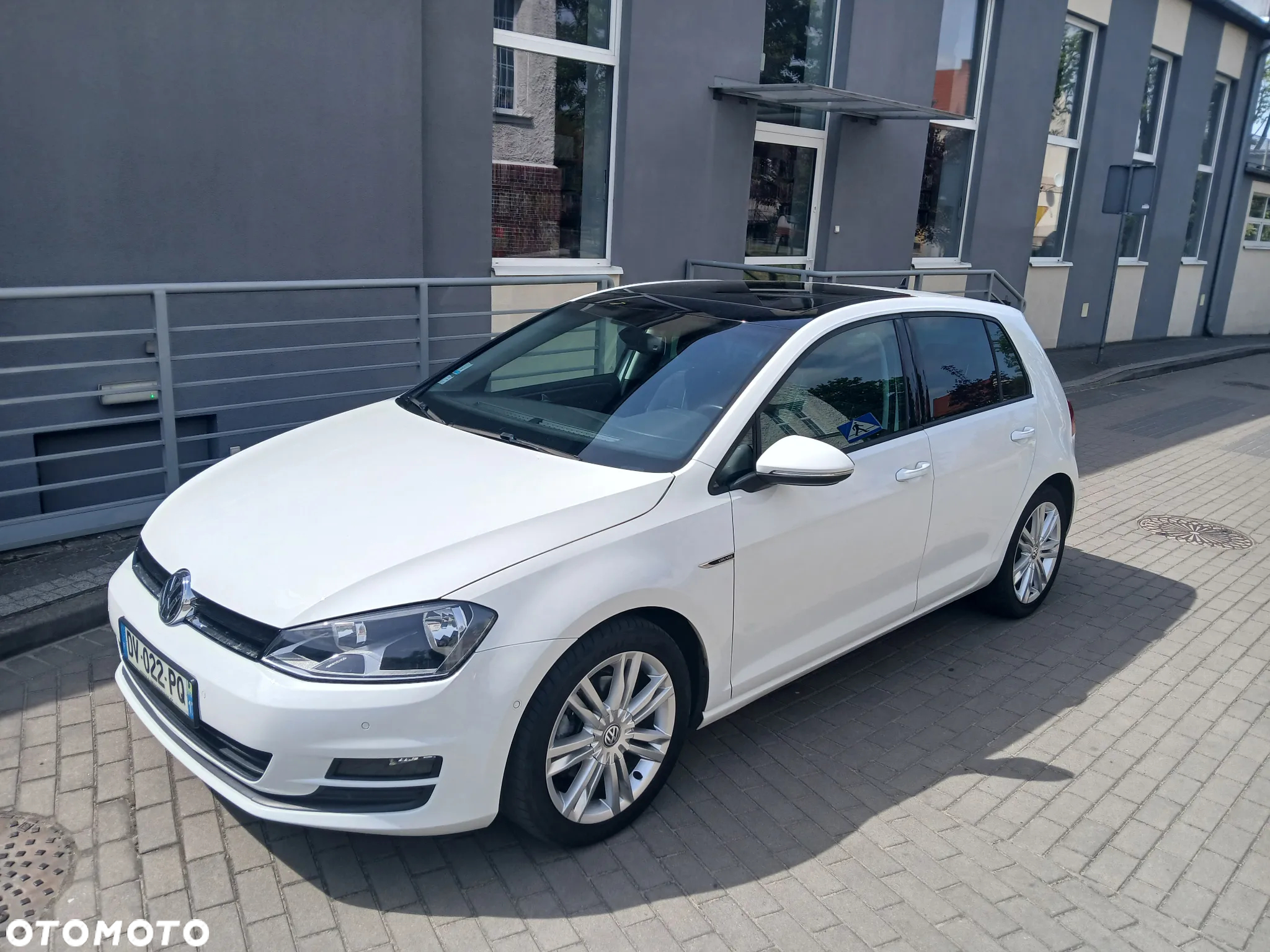 Volkswagen Golf 2.0 TDI BlueMotion Technology DSG Lounge - 21