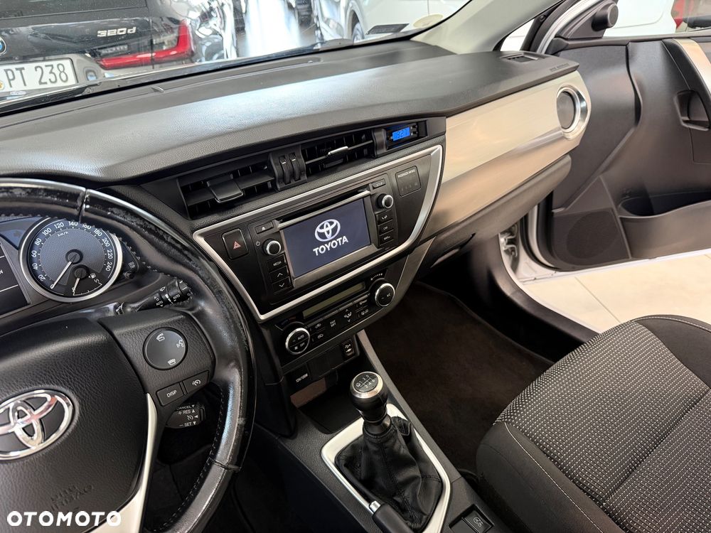 Toyota Auris - 25