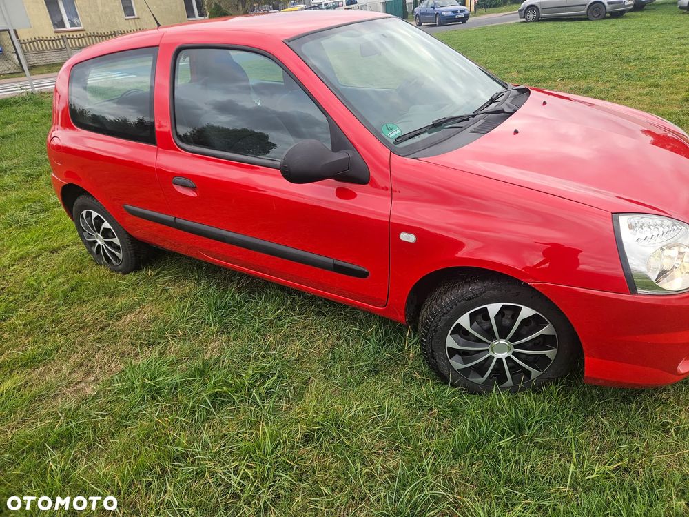Renault Clio 1.2 16V Campus - 5