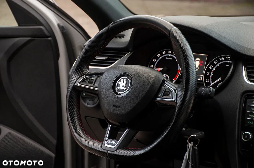 Skoda Octavia 2.0 TDI DSG RS - 33