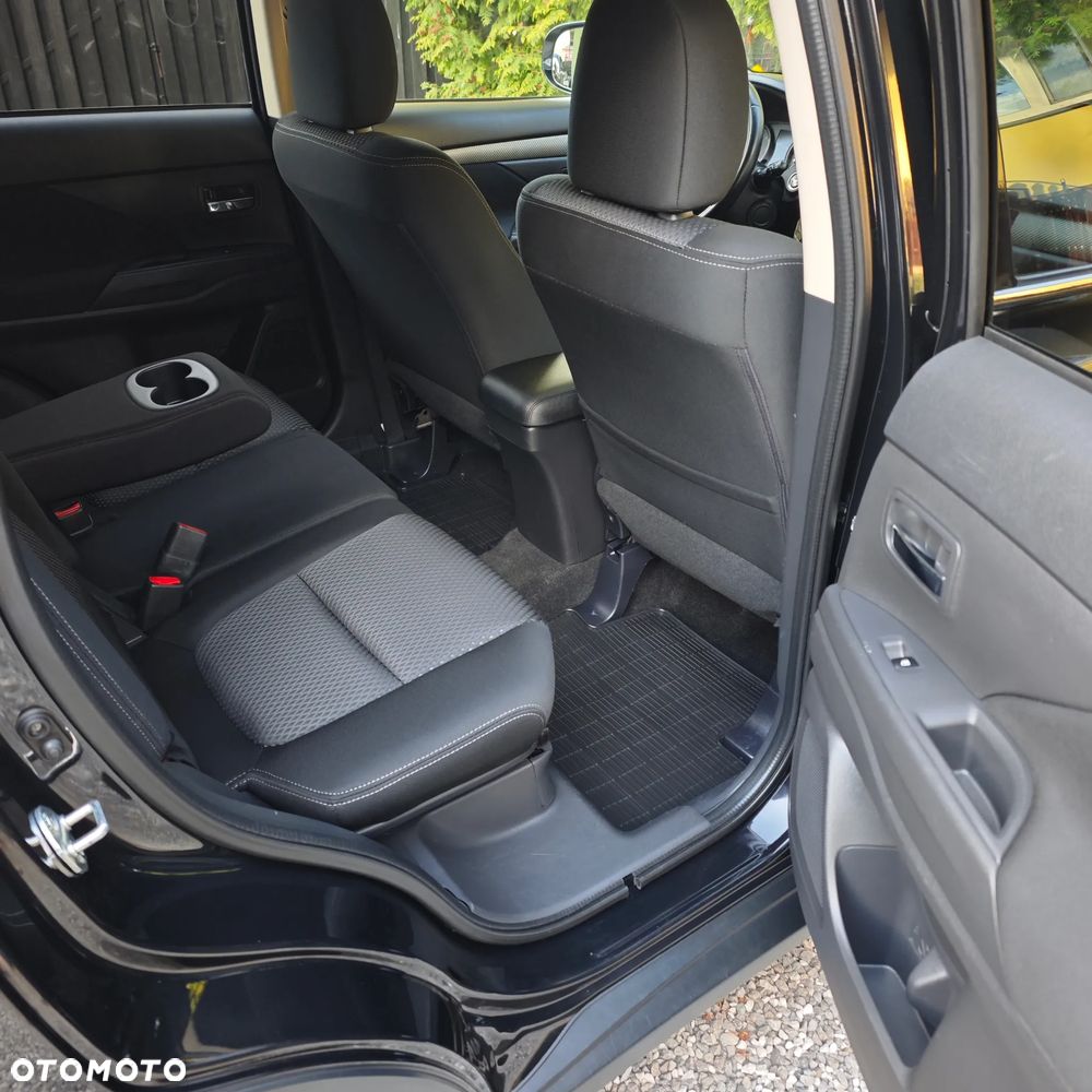Mitsubishi Outlander 2.2 DI-D 4WD Intense - 16
