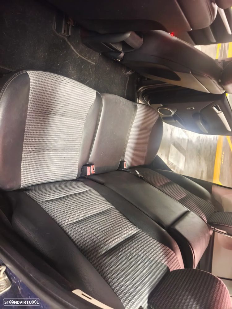 Mercedes-Benz A 180 - 21