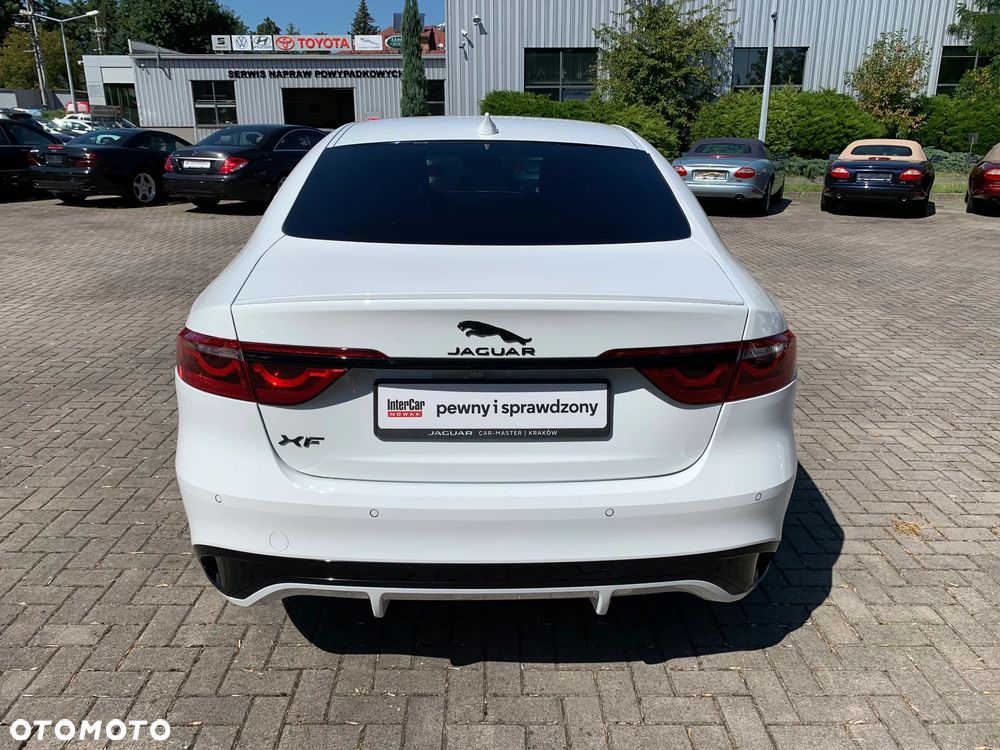 Jaguar XF 2.0 P250 R-Dynamic SE - 4
