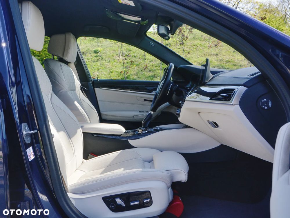 BMW Seria 5 540d xDrive mHEV M Sport sport - 32