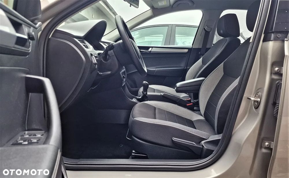 Skoda RAPID Spb 1.0 TSI Style - 10