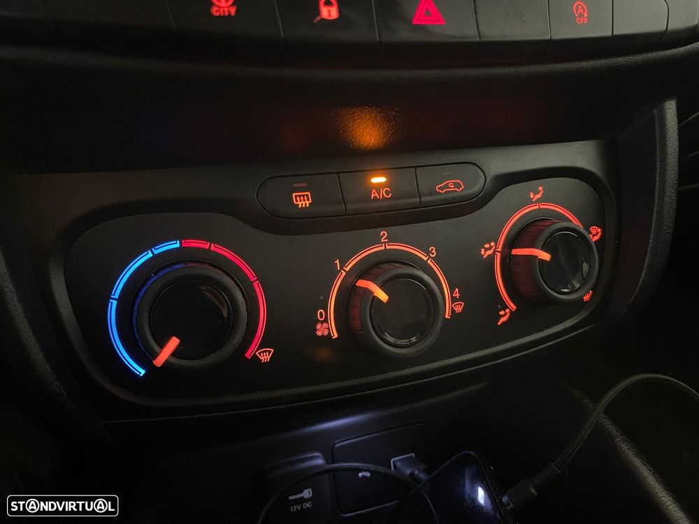 Fiat Tipo Station Wagon 1.3 M-Jet Lounge - 26