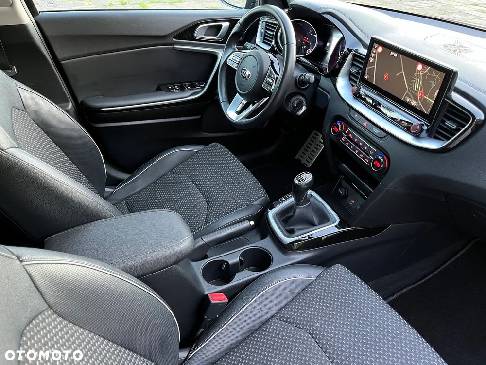 Kia Ceed 1.6 CRDi SCR L Business Line Plus - 18