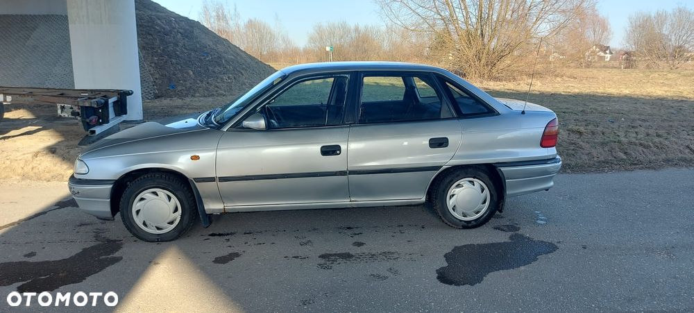 Opel Astra 1.4 Mid - 10