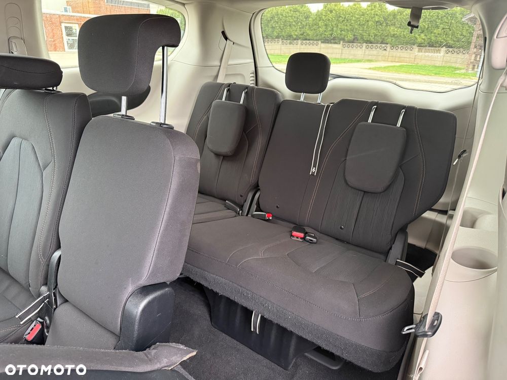 Chrysler Pacifica - 12