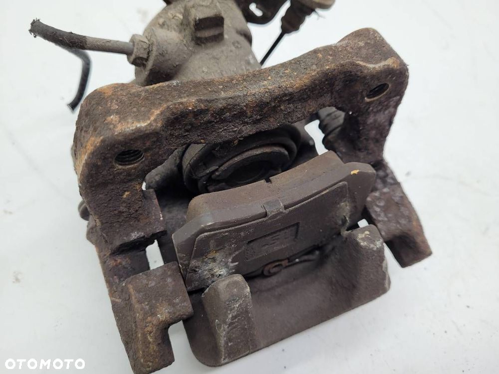 ZACISK HAMULCOWY TYŁ TYLNY PRAWY JARZMO PEUGEOT 307 1.6 HDI - 8