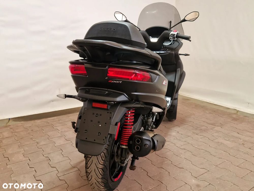 Piaggio MP-3 - 10