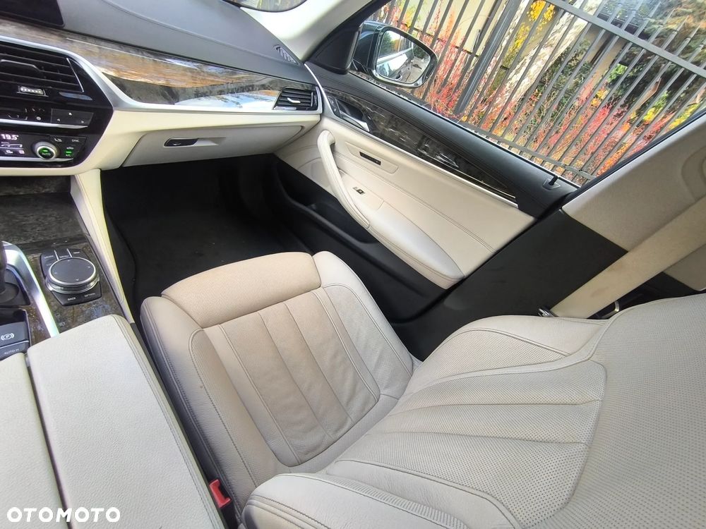 BMW Seria 5 530i xDrive - 29