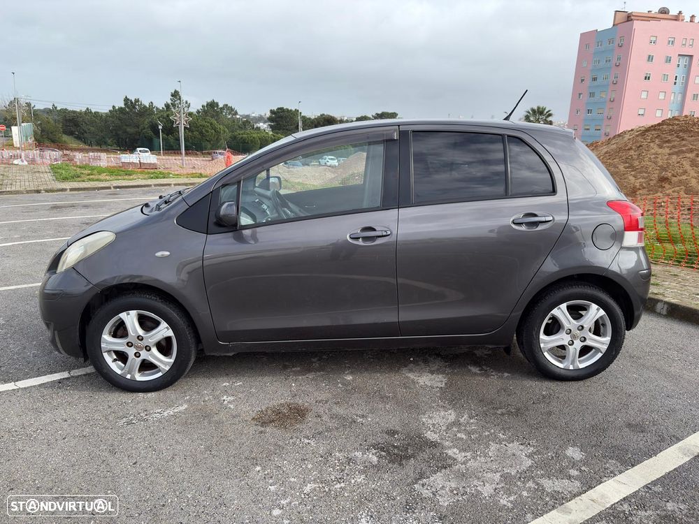 Toyota Yaris 1.0 VVT-i AC Manual - 3