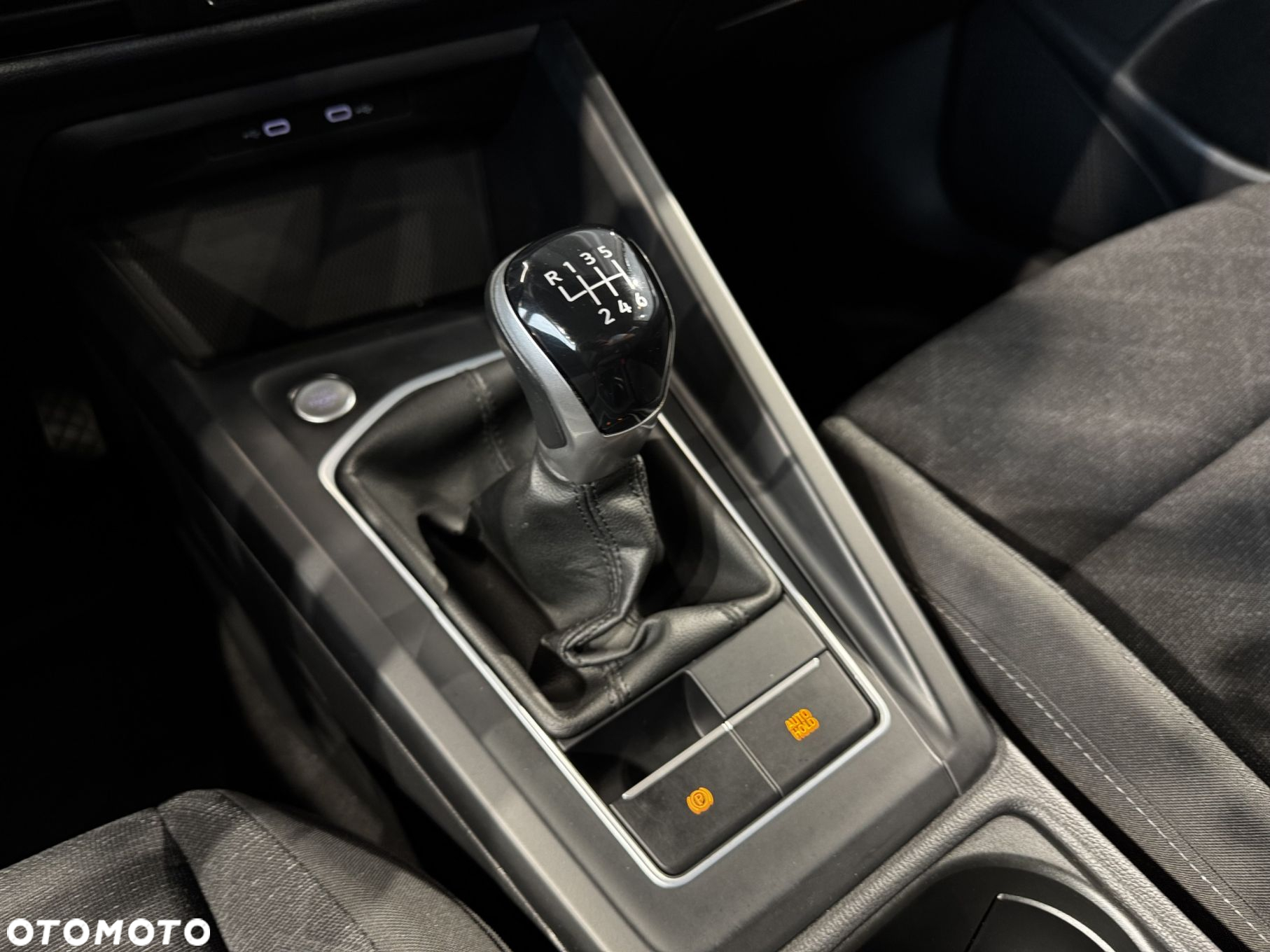 Volkswagen Golf - 22