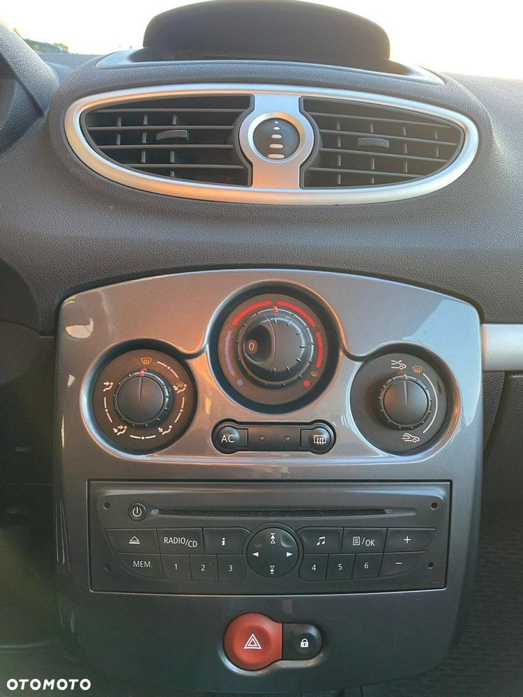 Renault Clio - 11