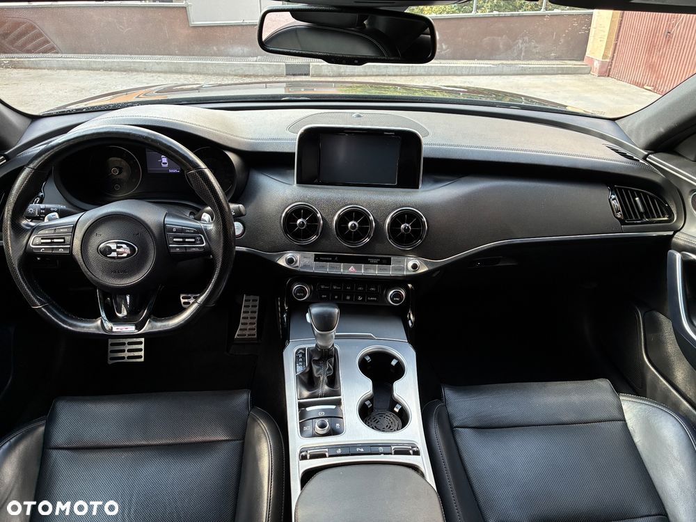 Kia Stinger - 11