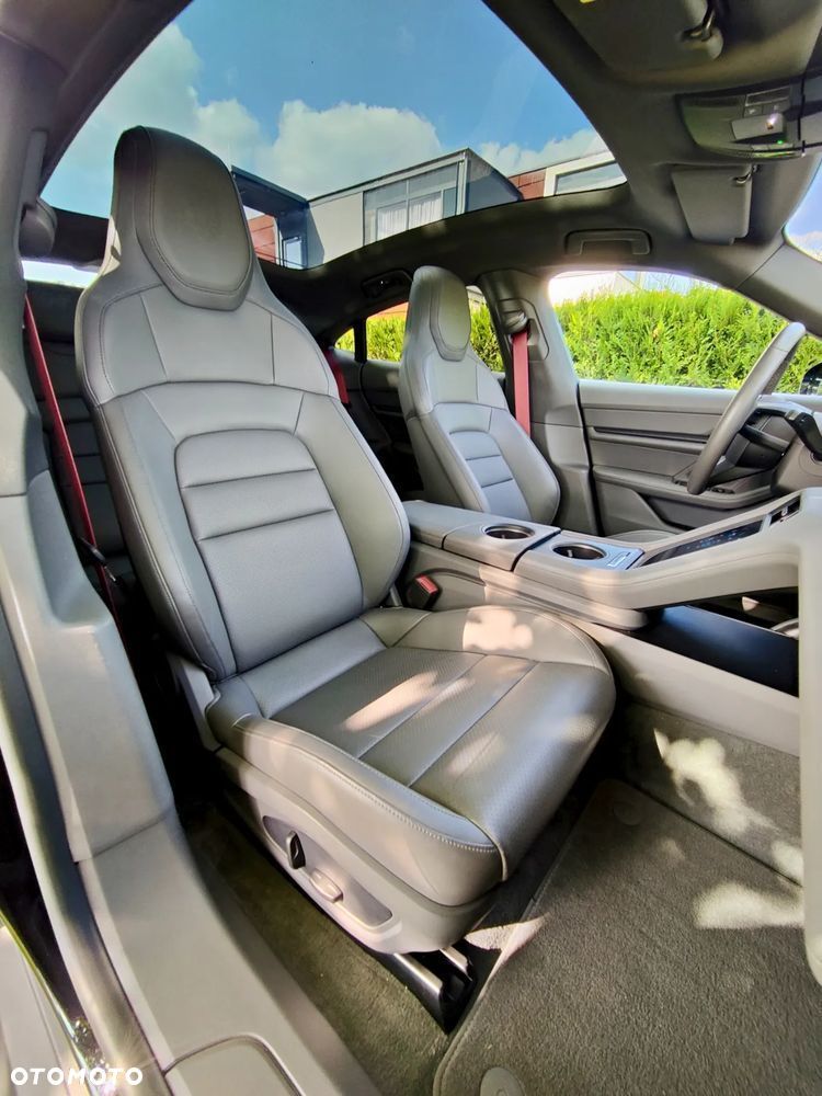 Porsche Taycan Performance Plus - 14