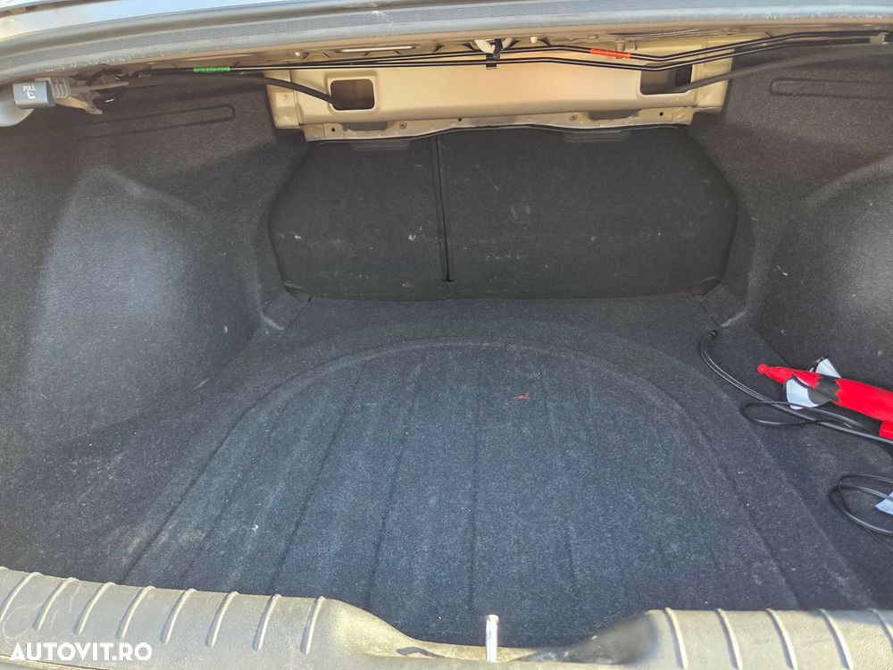 Hyundai Elantra 1.6 l 123 CP 6MT Highway - 11