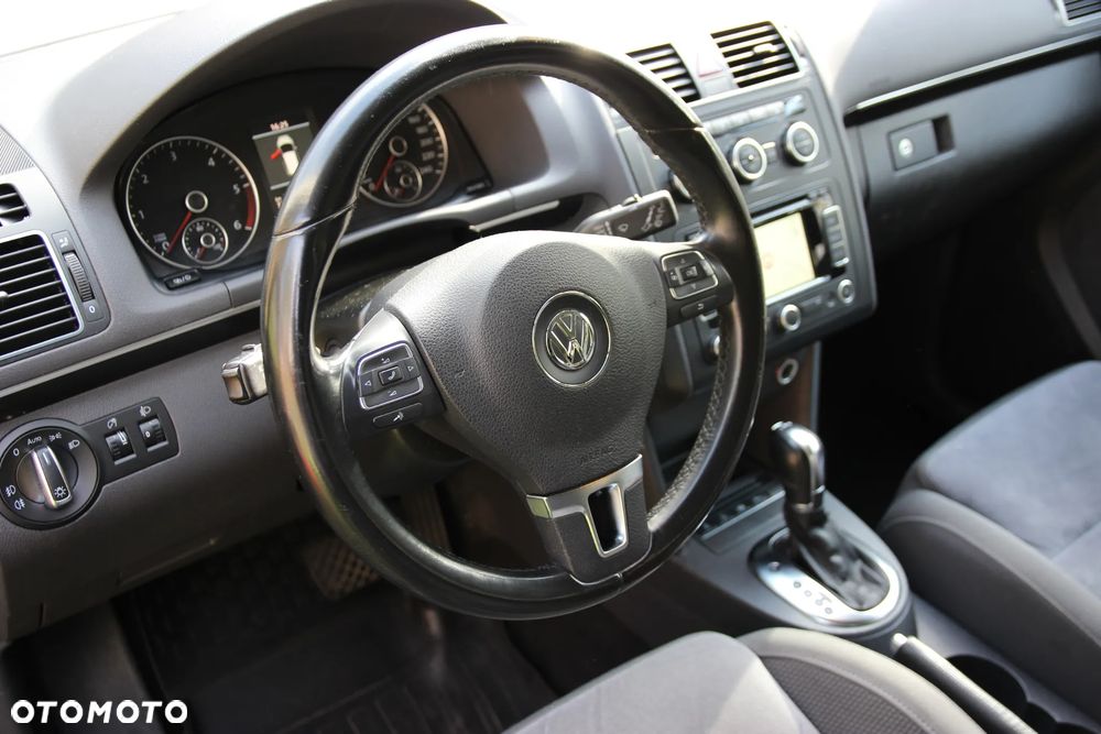Volkswagen Touran 2.0 TDI DPF Highline DSG - 11