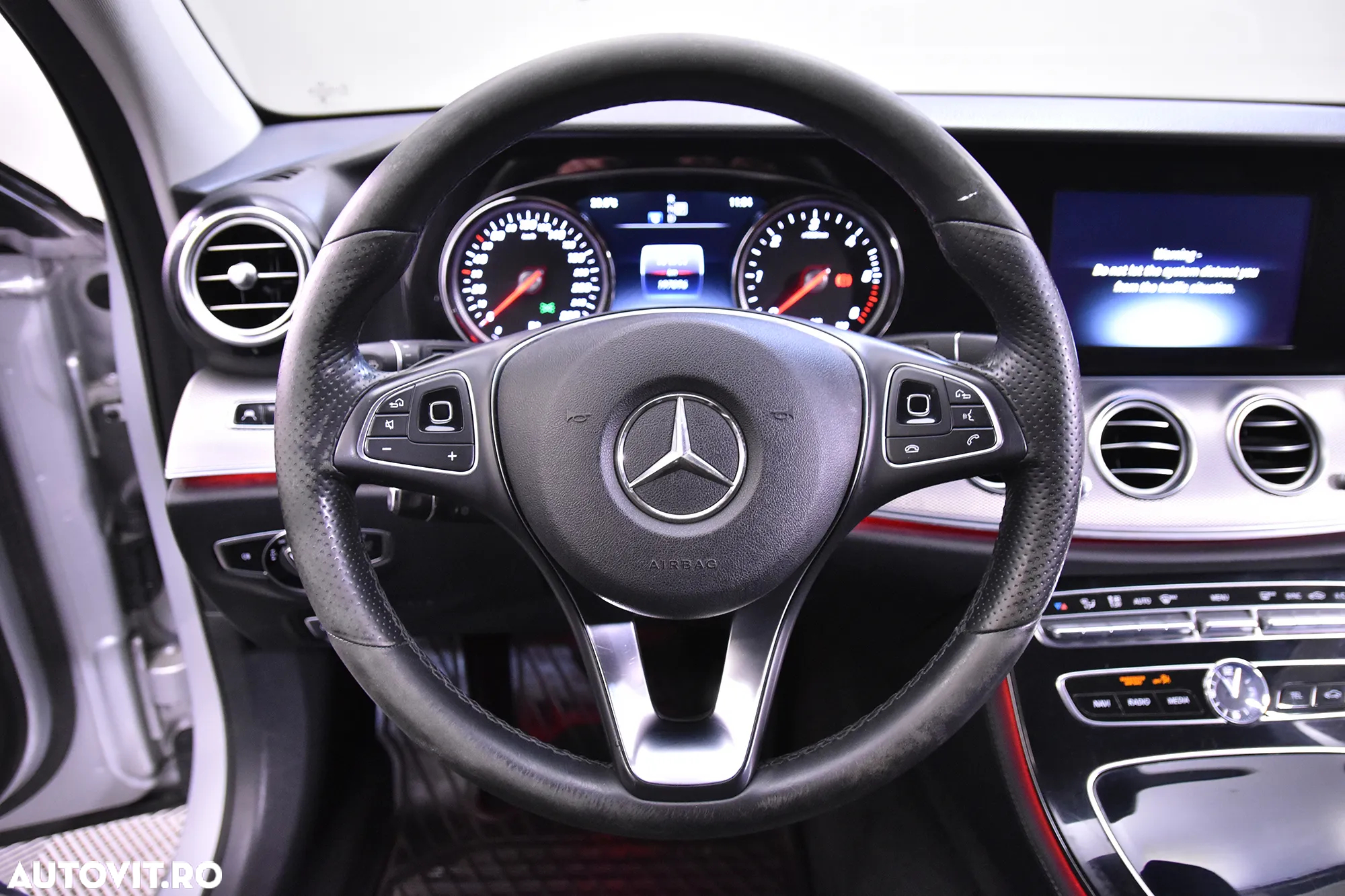 Mercedes-Benz E 220 d 4Matic T 9G-TRONIC - 17