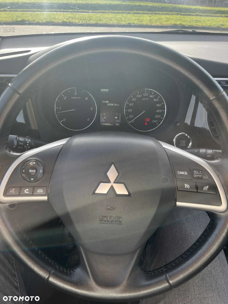 Mitsubishi Outlander - 18