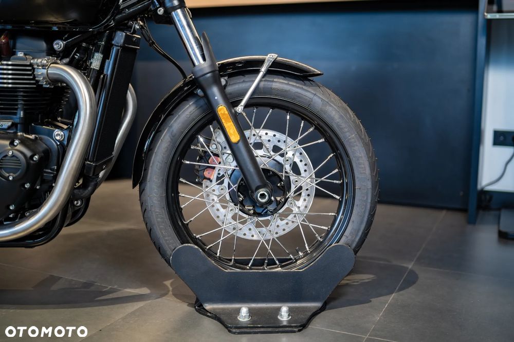 Triumph Bonneville - 16